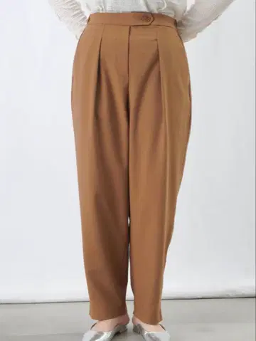 [ LUCA/LADY LUCK LUCA ] 턱 테이퍼드 팬츠