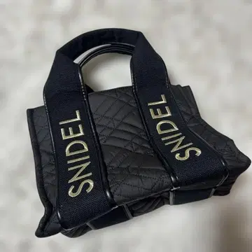SNIDEL 퀼팅 로고 토트백