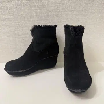 Hina Day Green 웨지솔 퍼 숏부츠 블랙