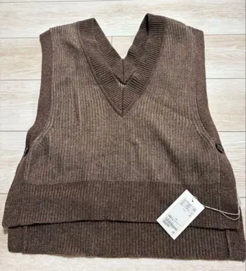 뷰티앤유스 니트 베스트 택 포함 새상품 MOCA 정가 12650엔