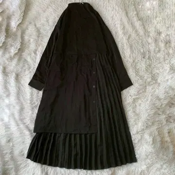 patterntorso 블랙 하이넥 플리츠 롱 원피스