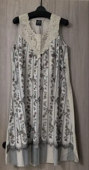 꽃무늬 자수 슬리브리스 원피스