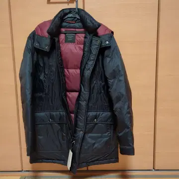 후드 부착 블랙 레드 다운 자켓