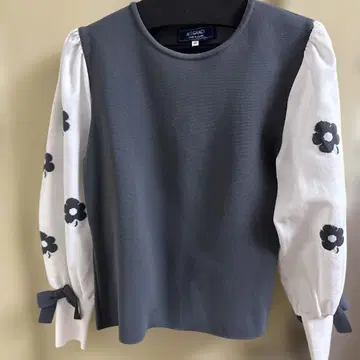 엠즈 그레이시 소매 꽃 패턴 그레이 니트