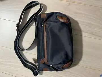 ace. 숄더백 블랙