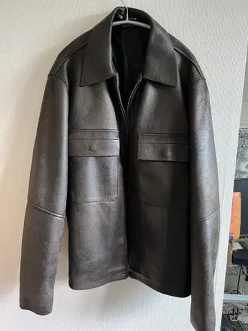 다크 브라운 가죽 자켓