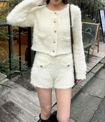 Chico 라메 샤기 금장 버튼 컴팩트 가디건 라메 샤기 숏팬츠