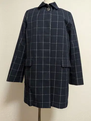 네이비 체크 무늬 트렌치코트