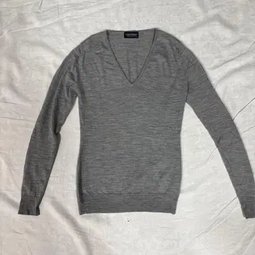 JOHN SMEDLEY 존스메들리 스테디셀러 V넥 니트