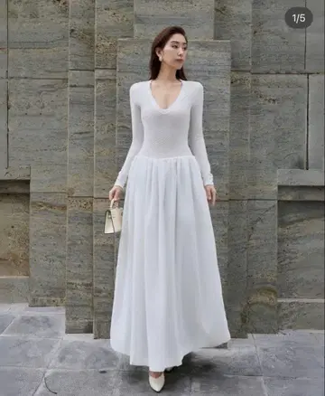 화이트 롱 원피스 V넥 긴팔