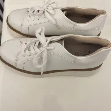 미사용 새상품 화이트 레이스업 스니커즈