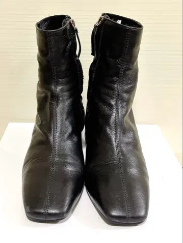 ZARA 블랙 가죽 숏부츠 스퀘어토