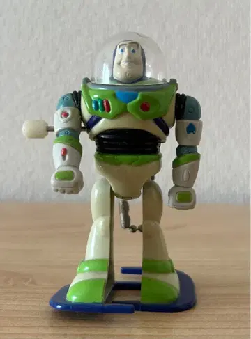 토이 스토리 버즈의 태엽 피규어