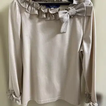 엠즈 그레이시 프릴 장식 베이지 티셔츠