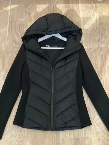 ZARA 후드 부착 블랙 자켓 S 사이즈
