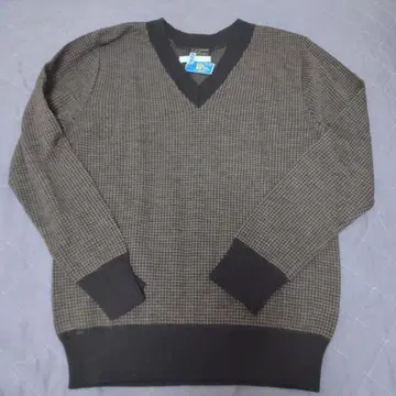 루트로와 Letroyes V넥 니트 스웨터 그레이 계열 체크 무늬