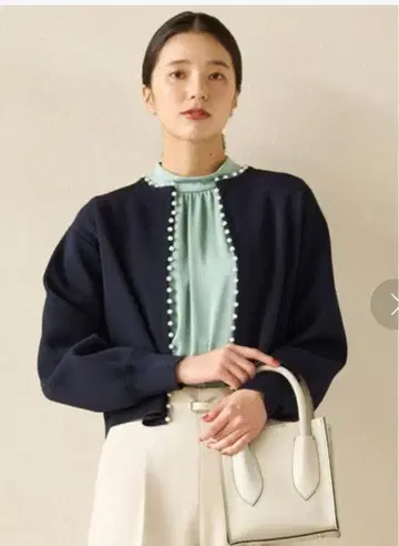 green label relaxing 모조 진주 크롭 가디건