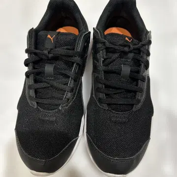 Puma 블랙 스니커즈