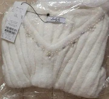 정가 7590엔 미사용 새상품 데이라이르 비쥬 니트 화이트