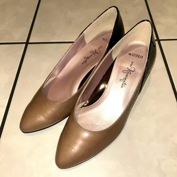 긴자 카네마츠 베이지 블랙 에나멜 펌프스 하이힐 5cm