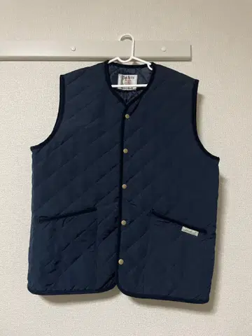 Backers 네이비 퀼팅 베스트