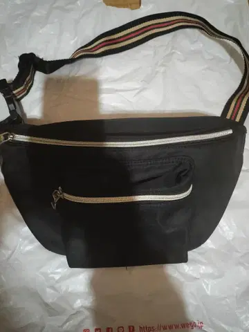 새상품급 OZOC 바디백 블랙 스트라이프