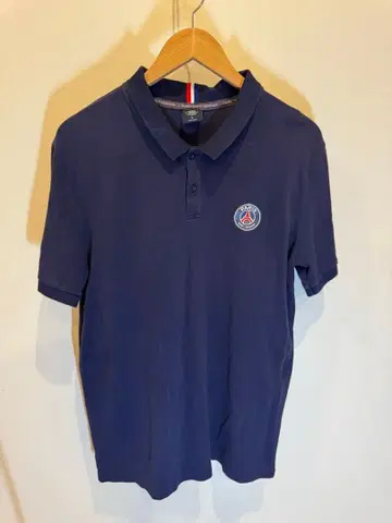 네이비 피케 셔츠 로고 포함