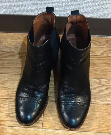 MARGARET HOWELL 부티