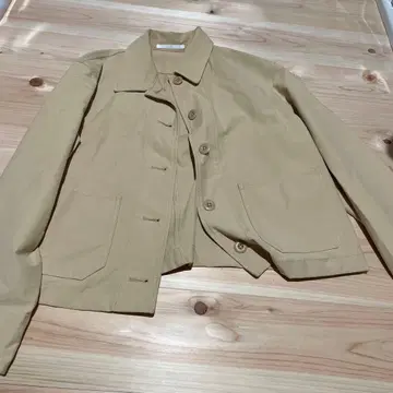 베이지 S 버튼 부착 자켓