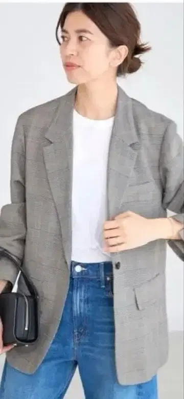 이에나 그레이 체크 무늬 테일러드 자켓