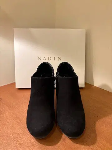 NADIN 블랙 스웨이드 지퍼 부츠