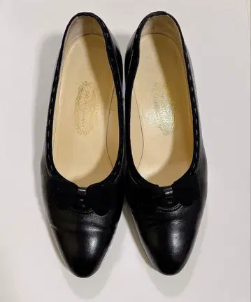 긴자 요시노야 블랙 카프 가죽 펌프스