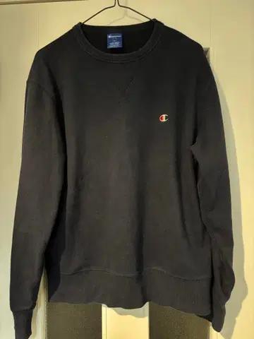 챔피언 네이비 컬러 맨투맨