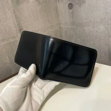 와일드 스완스 그래운더 쉘 코도반 새들 풀업 블랙