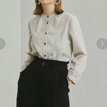 united tokyo 케이프 칼라 볼륨 소매 블라우스