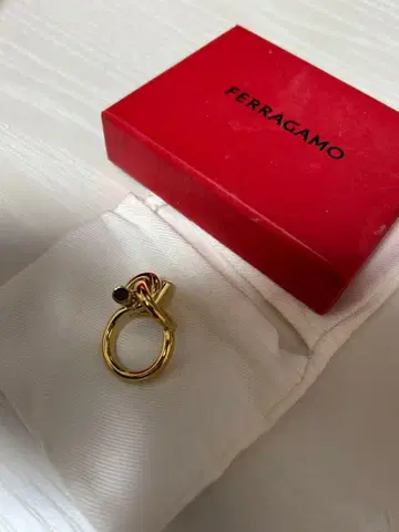 FERRAGAMO 간치니 골드링