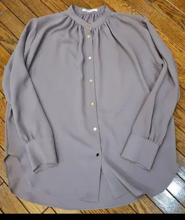 베이지, 베이지 그레이 긴팔 셔츠 버튼 포함 턱 포함 온워드