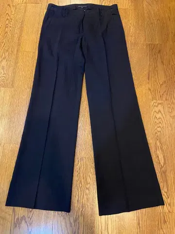 블랙 린넨 팬츠, 뒷면 플랩 포켓 부착