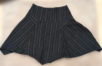 [ io comme io ] 다크 그레이 스트라이프 플레어 스커트