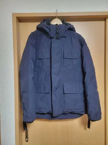 Canada Goose 네이비 다운 자켓