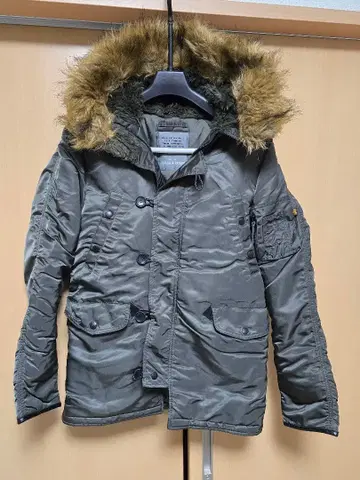 JournalStandard x ALPHA 퍼 달린 올리브 밀리터리 자켓