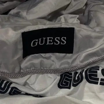 GUESS 그레이 다운 자켓 후드 부착 / 바시티 자켓