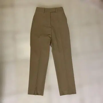 미라 오웬 센터 프레스 뒷밴딩 테이퍼드 팬츠 베이지