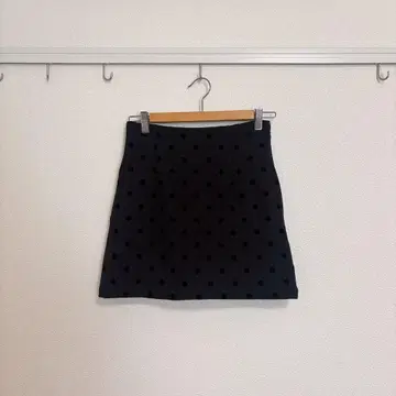 블랙 도트 무늬 타이트 스커트