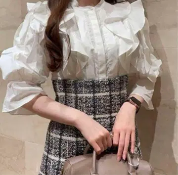 snidel 프릴 볼륨 슬리브 블라우스