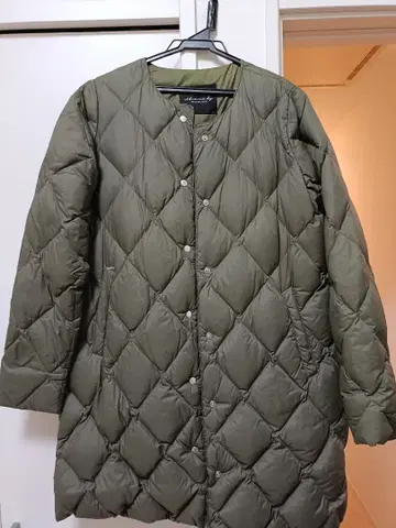 실루엣 올리브 그린 다운 자켓