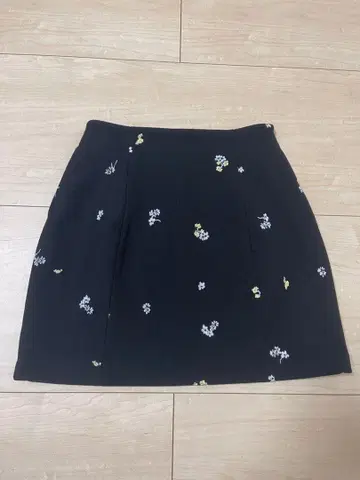 Donoban 블랙 플로렛 꽃무늬 미니스코트