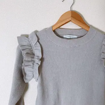 페리쉘 프릴 달린 그레이 리브 니트