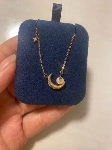 달과 별의 골드 목걸이