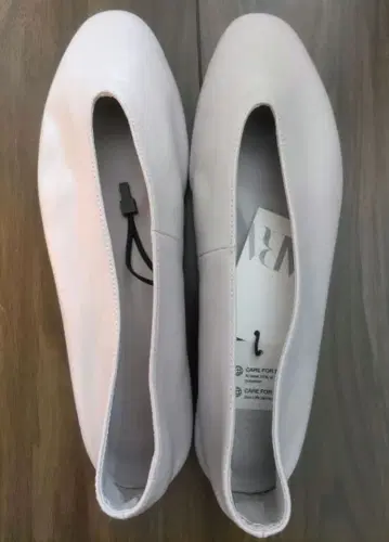 [택 포함 새상품] 라이트 퍼플 리얼 가죽 플랫 발레 슈즈 사이즈 38